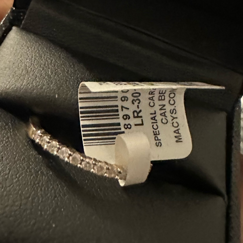 Bridge diamond right hand Ring 1/4CTTW 10KYG DIAMOND RING